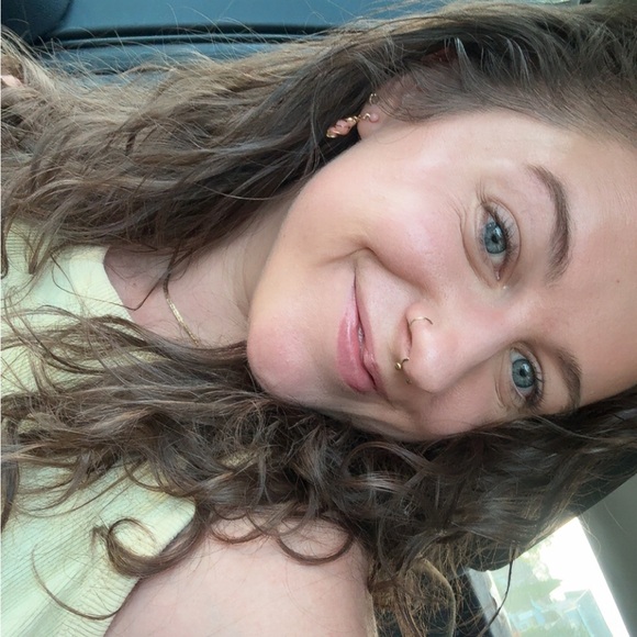 Meet the Posher 💕 Blythe Haney! - Picture 2 of 6